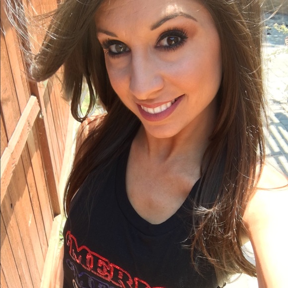 Meet your Posher, Jennifer - Picture 1 of 1